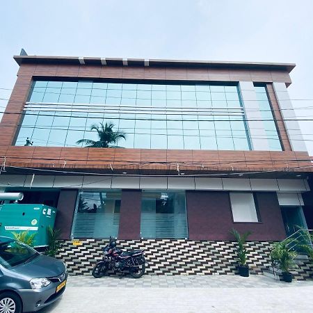 Majestic Inn Thiruvananthapuram Esterno foto
