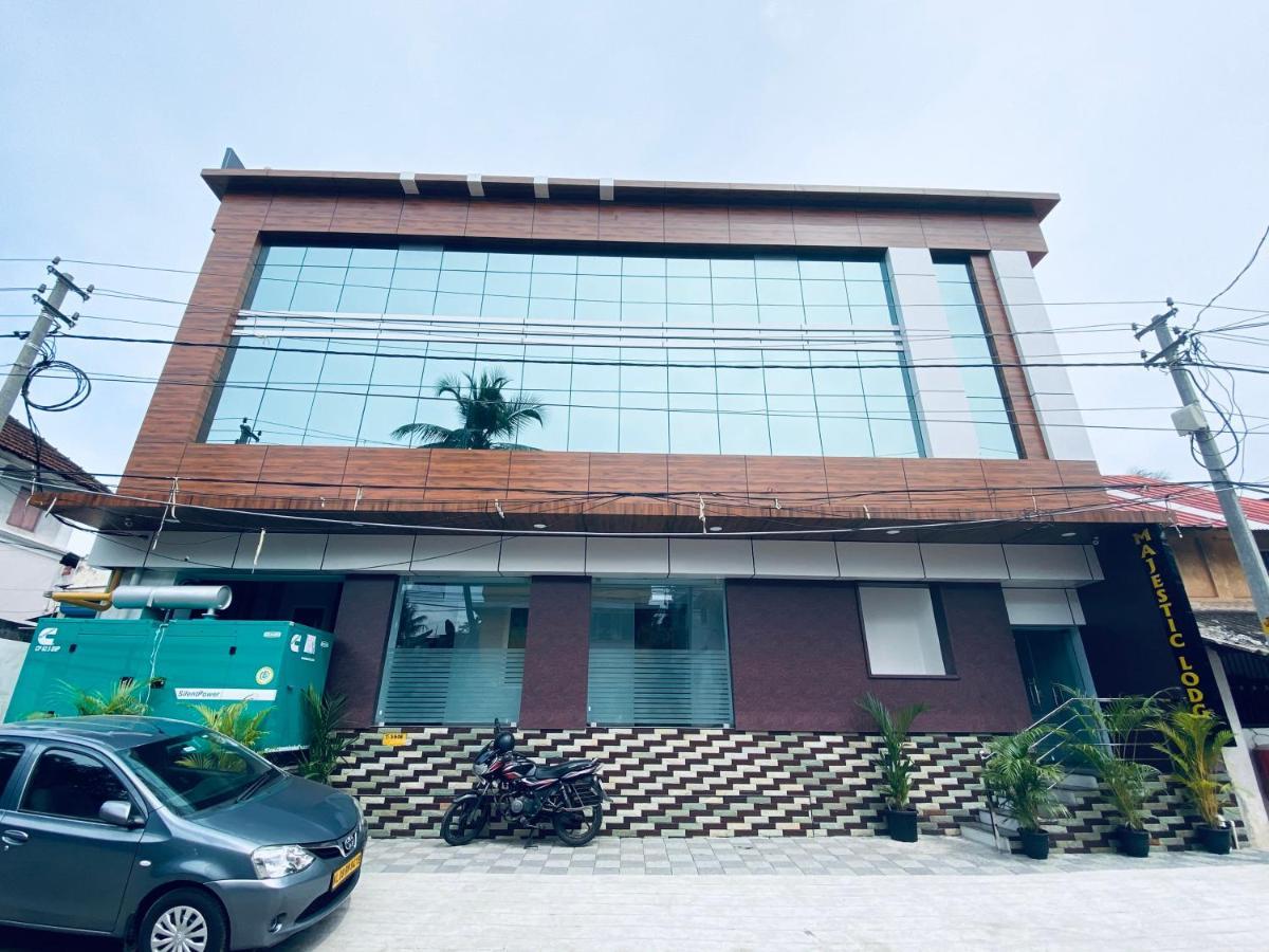 Majestic Inn Thiruvananthapuram Esterno foto
