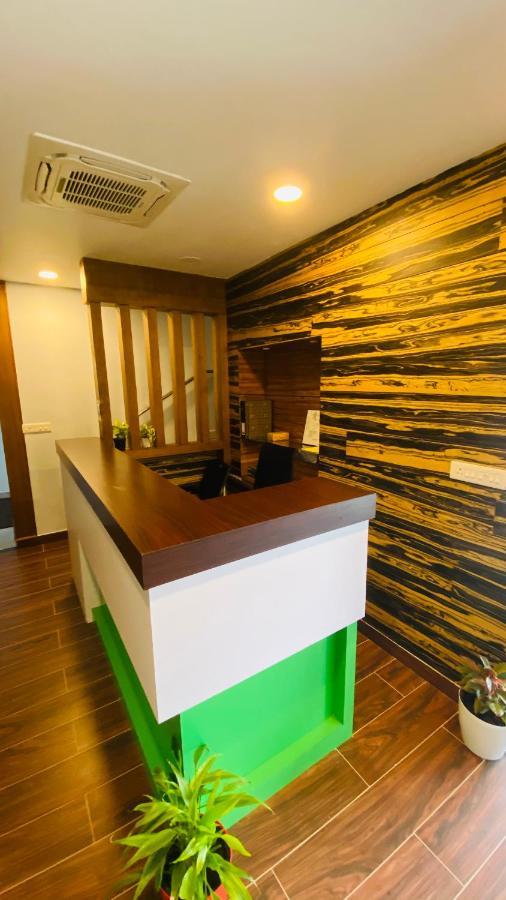 Majestic Inn Thiruvananthapuram Esterno foto