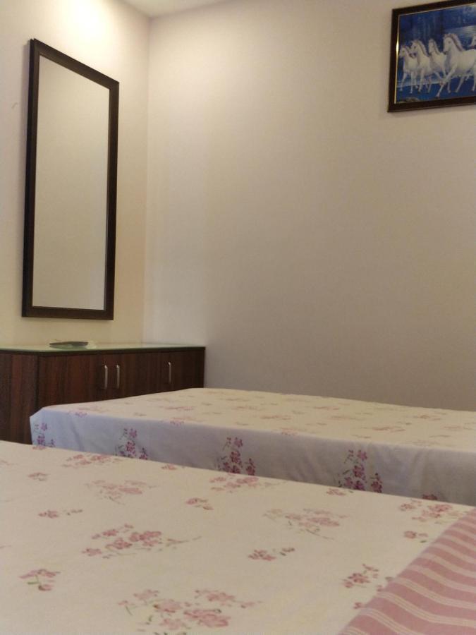 Majestic Inn Thiruvananthapuram Esterno foto
