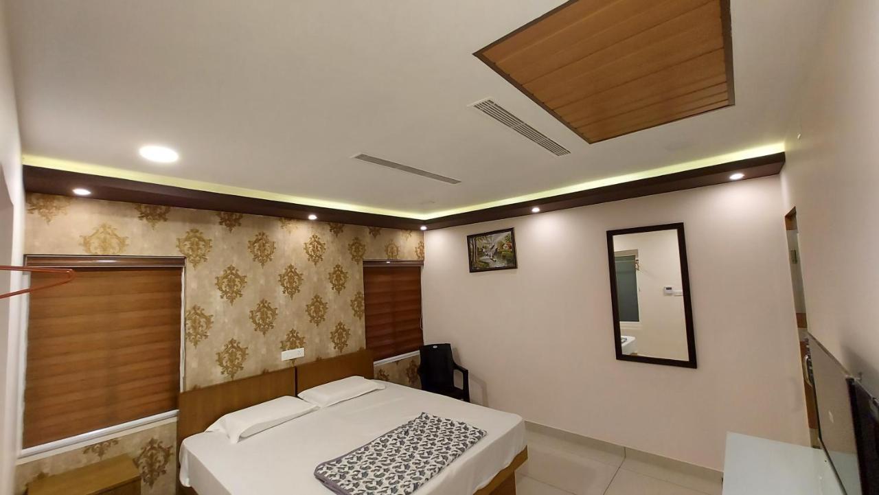 Majestic Inn Thiruvananthapuram Esterno foto