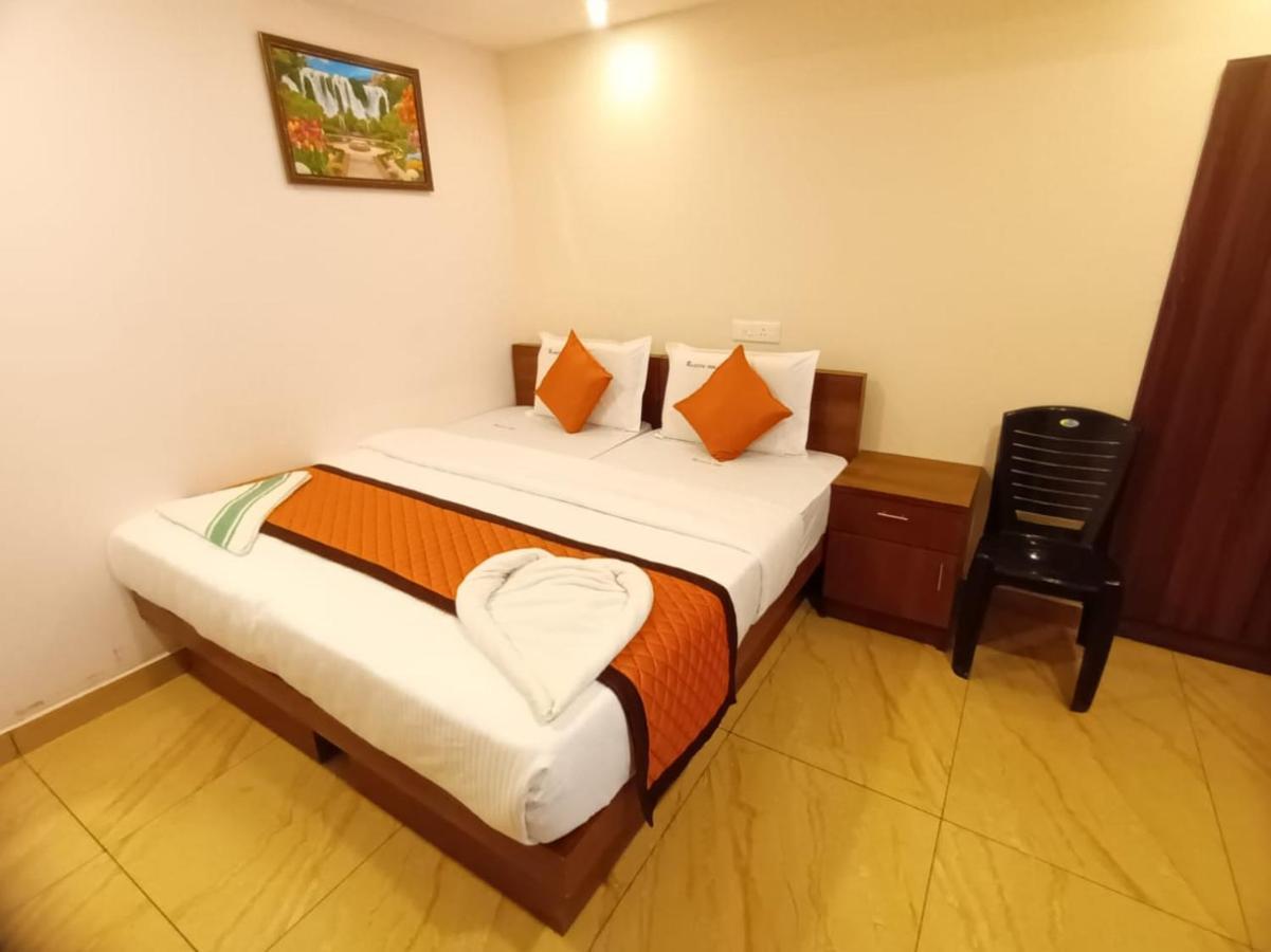 Majestic Inn Thiruvananthapuram Esterno foto