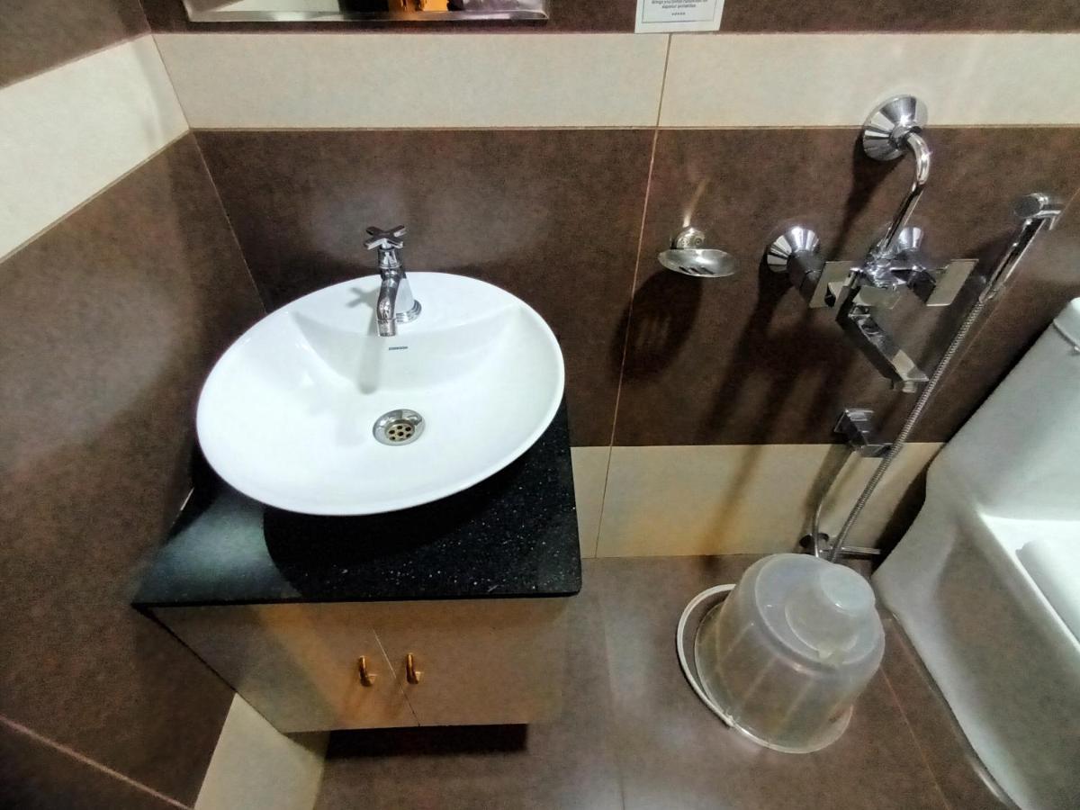 Majestic Inn Thiruvananthapuram Esterno foto