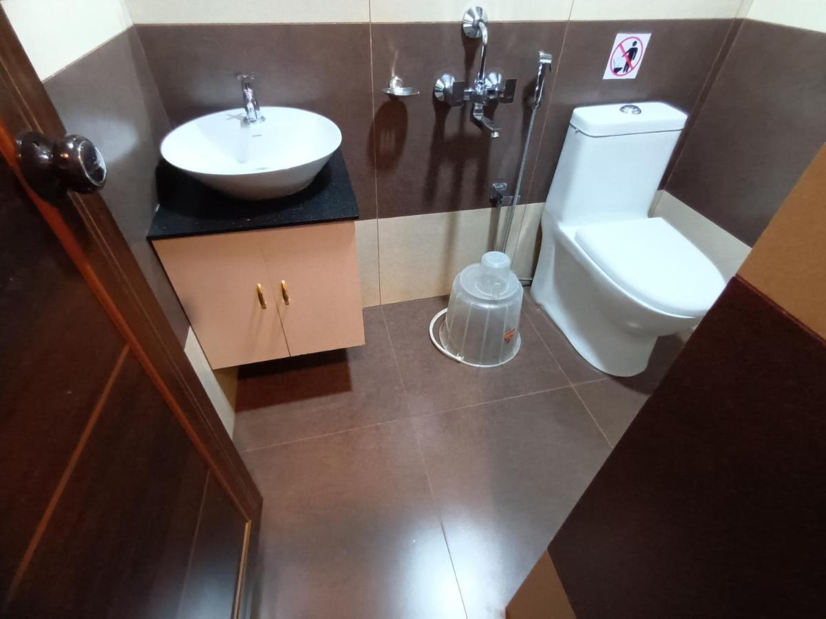 Majestic Inn Thiruvananthapuram Esterno foto