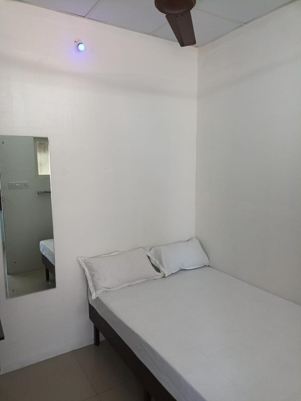Majestic Inn Thiruvananthapuram Esterno foto