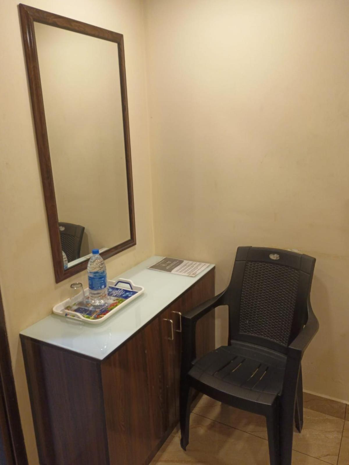 Majestic Inn Thiruvananthapuram Esterno foto